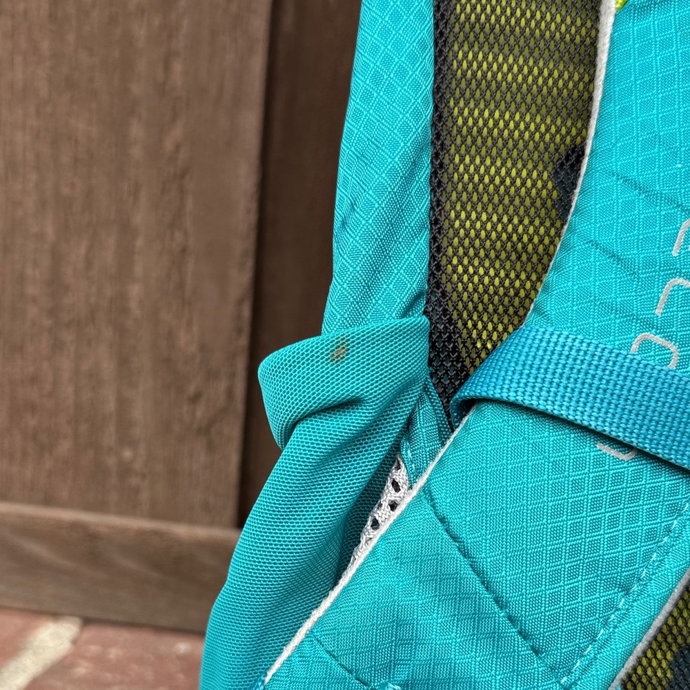 OSPREY Teal Backpack with Neon Yellow Accents HydraJet 15 - Picture 7 of 12